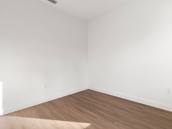 4th image of 834 Marion Oaks Mnr