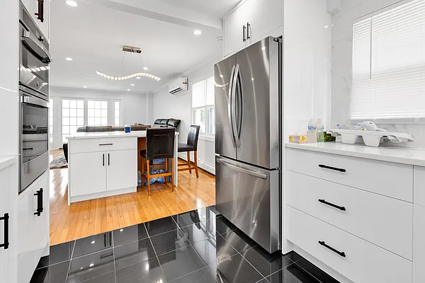 Sold by Remax Edge | media 17