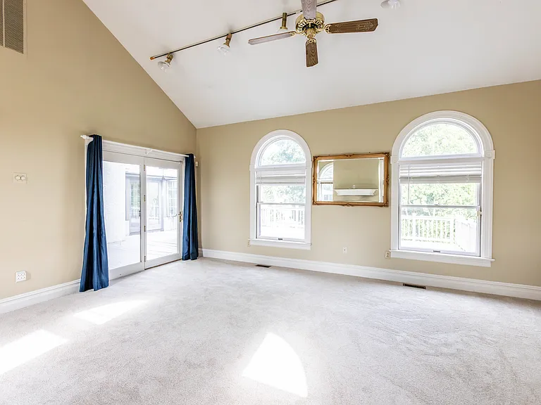 22 Serafin Pl — Photo 17