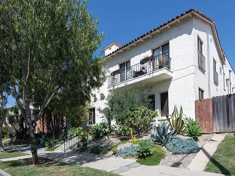 900 S Orange Grove Ave #203 — Photo 3
