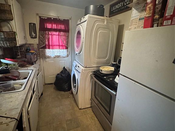 3rd image of 1820 Forest Rd