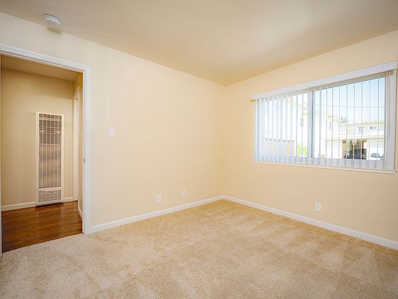 5th image of 948 Ravenscourt Ave #1