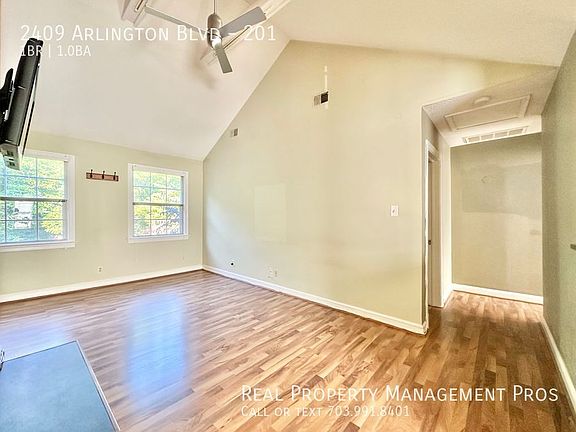 3rd image of 2409 Arlington Blvd APT 201