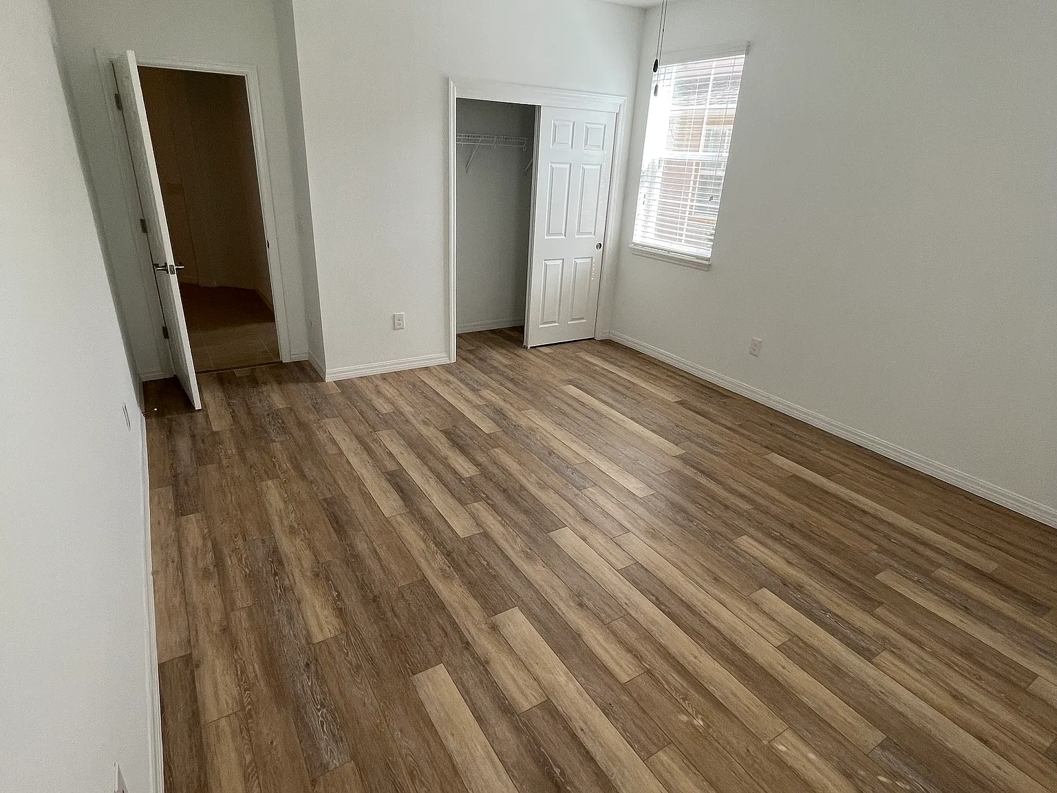 2 bed, 1956 sqft, $3,800 — Photo 3