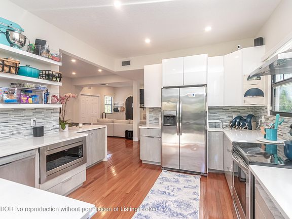 4th image of 823 38th St