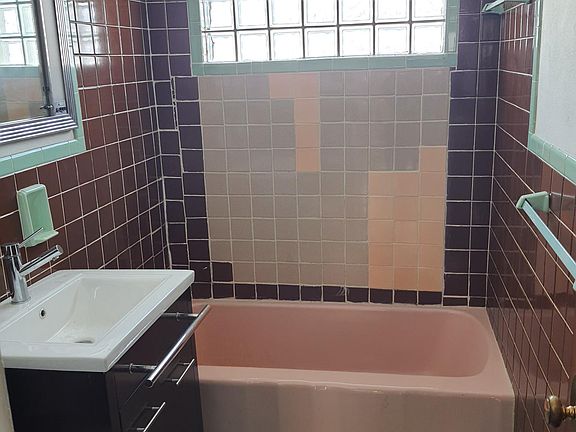 5th image of 7560 Prospect Ave