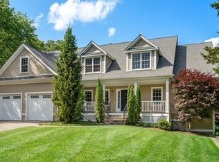 10 Gloucester Rd, Westwood, MA 02090