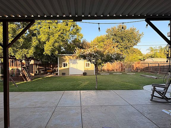 5th image of 830 N Bellah Ave