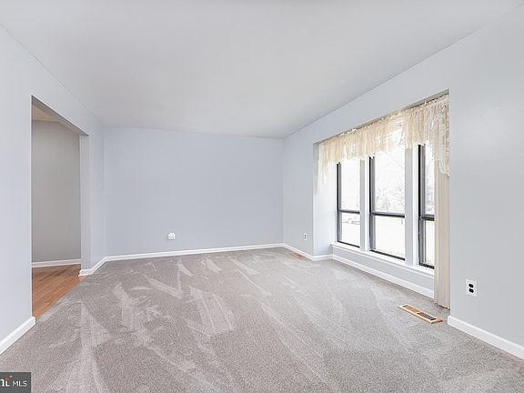 4th image of 12 Juniper Dr