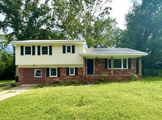 504 Glen Canyon Dr, Fayetteville, NC 28303