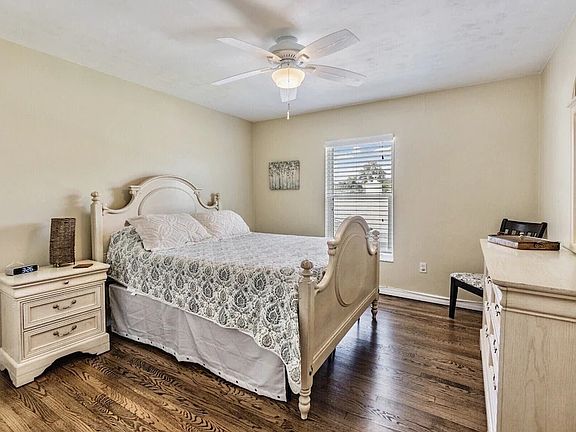 5th image of 3210 Bayshore Blvd NE