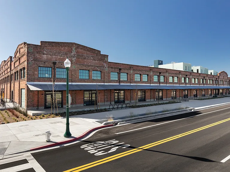 Star Harbor Apartments & Townhomes located in Alameda, CA.