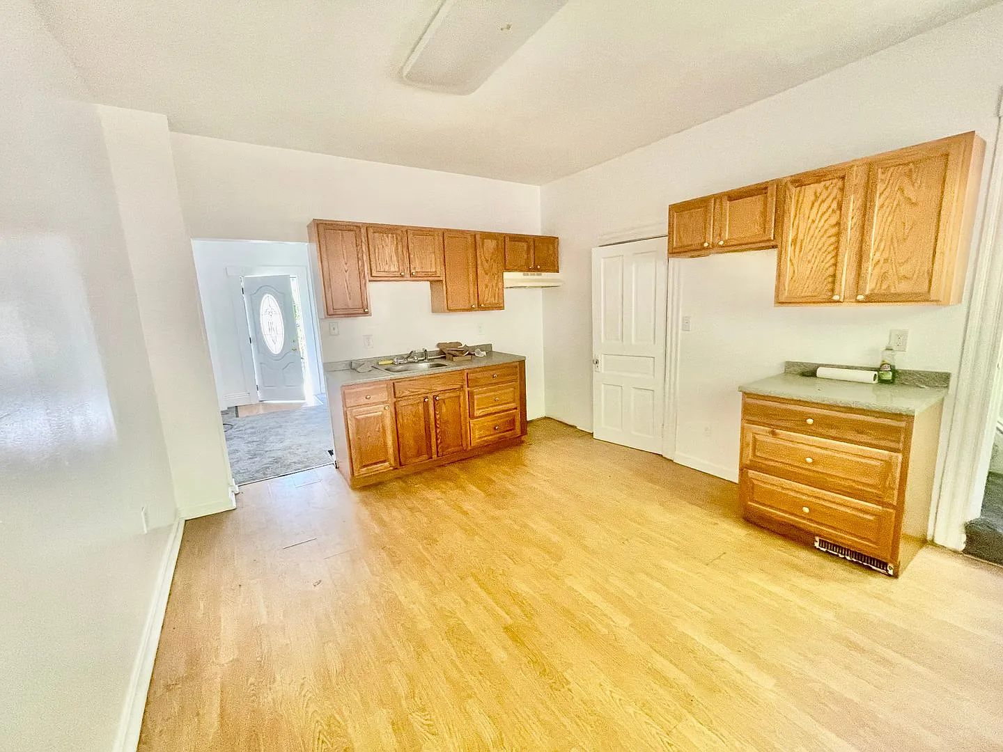 2 Bed 1 Bath- Pittsburgh PA — Photo 4
