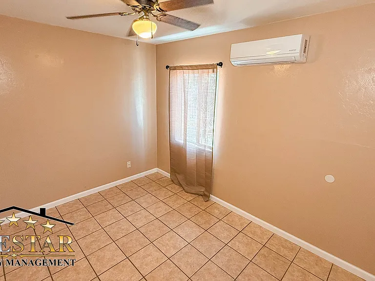912 Bradshaw St — Photo 11