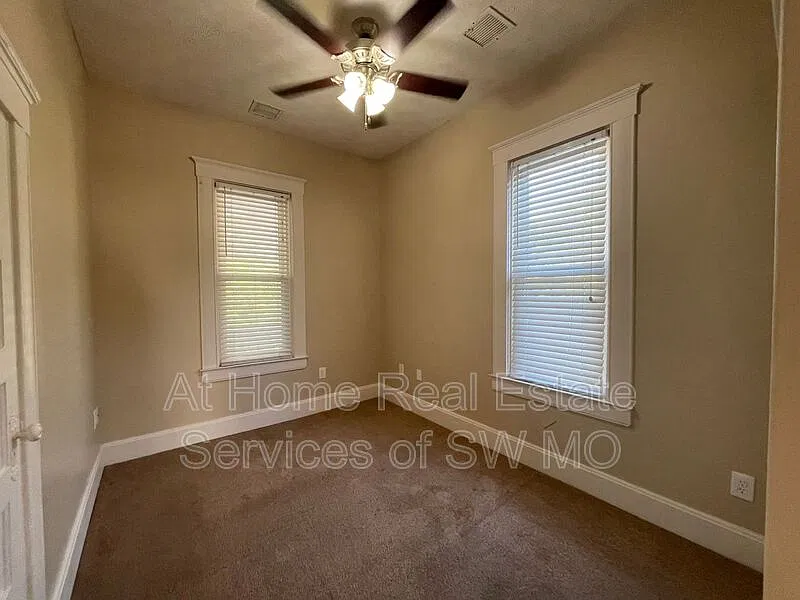 2 bed, 1.0 bath, $900 — Photo 4