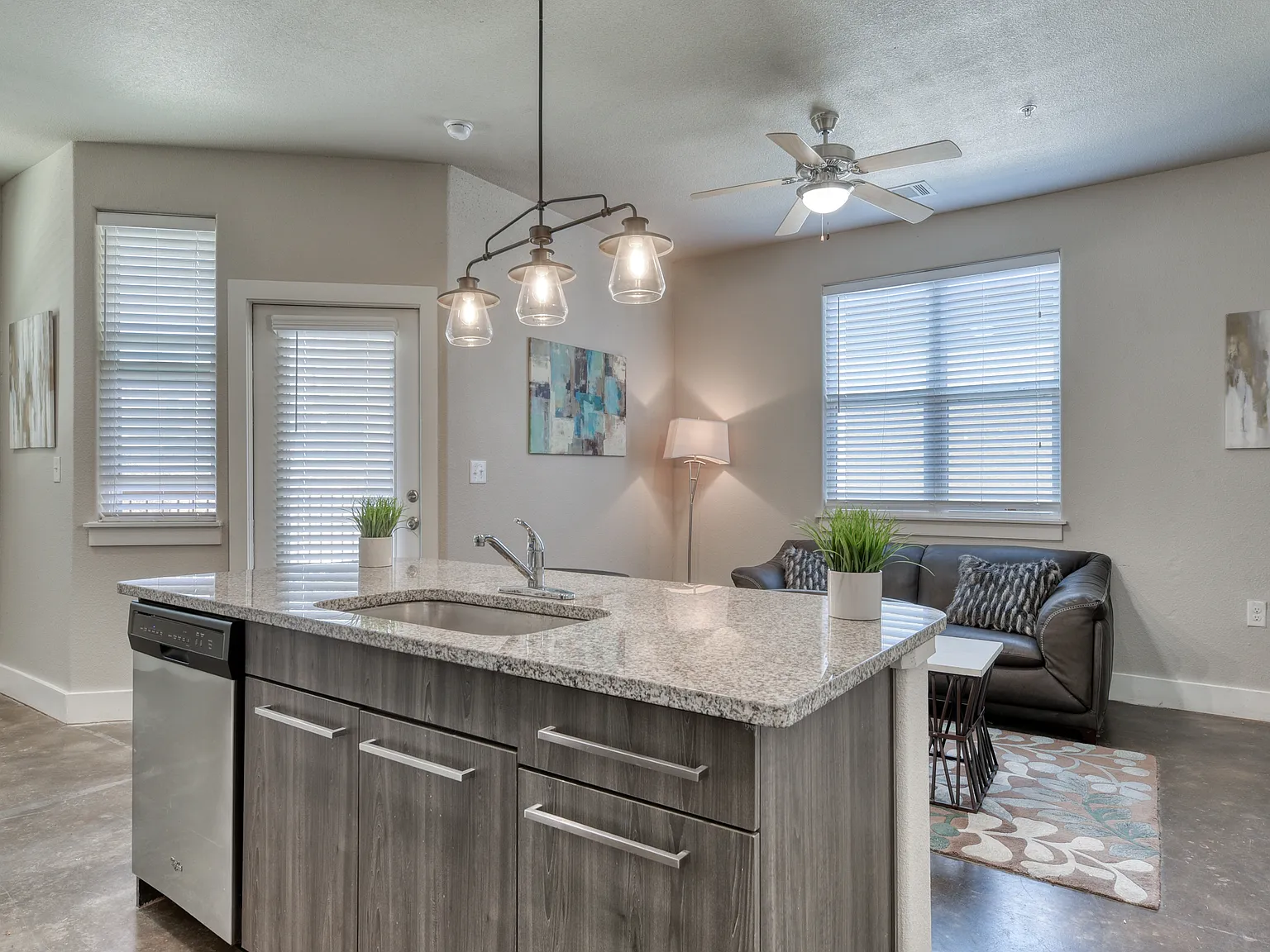 3 bed, 2.5 bath, 1250 sqft, $1,350 — Photo 2