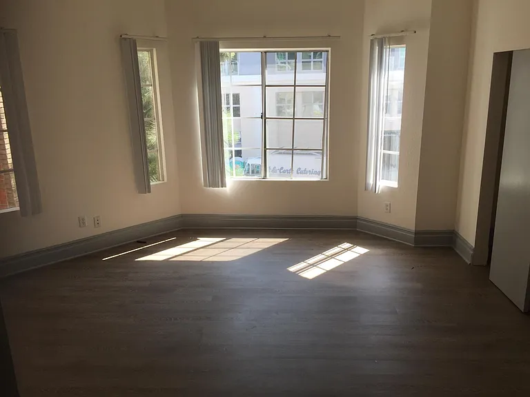 615 S Virgil Ave — Photo 9