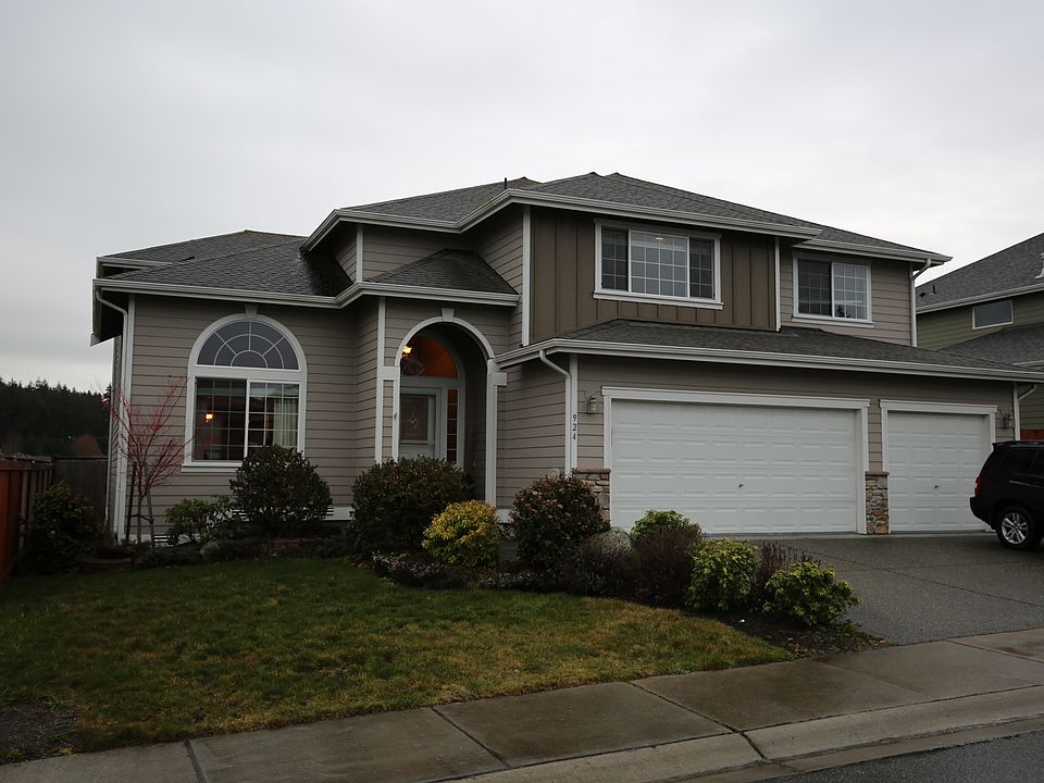 1st image of 924 NW Scenic Vista St