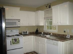 Kitchen w/custom cabinets