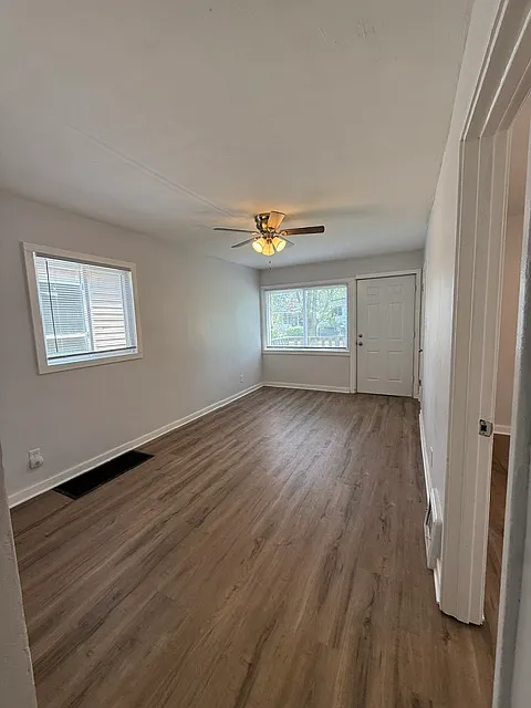 3 bed, 1.5 bath, 900 sqft, $1,575 — Photo 3