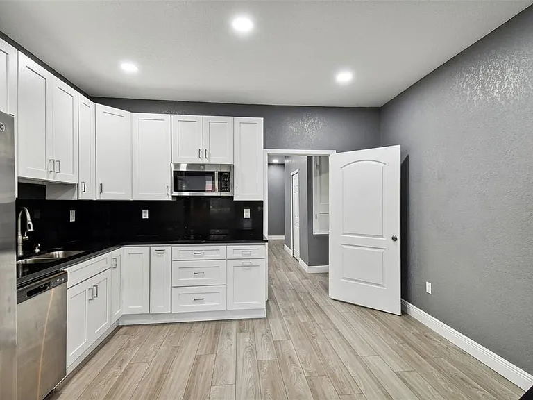 6810 N Navin Ave — Photo 17