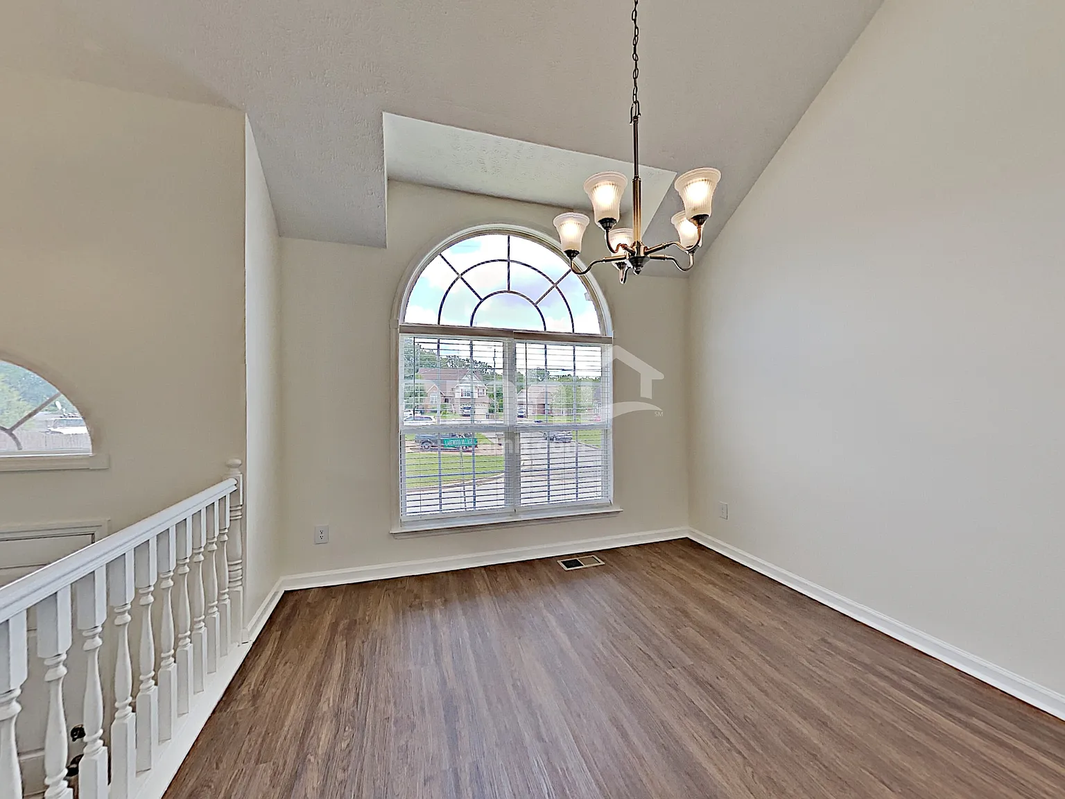 5 bed, 3.0 bath, 2001 sqft, $2,520 — Photo 4
