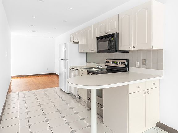 4th image of 330 E 53rd St Frnt 2