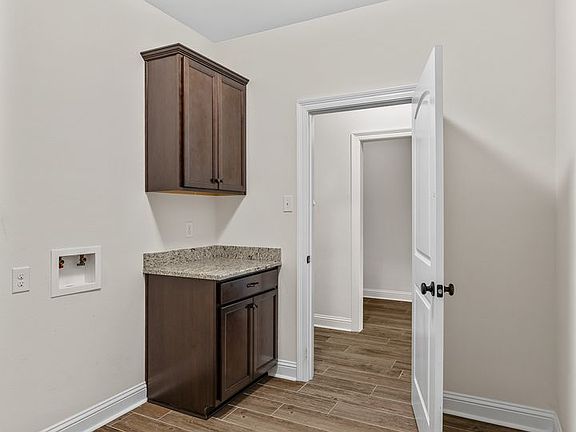 3rd image of 223 Piper Dr