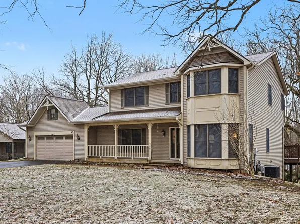 247 Deer Run Dr, Plainwell, MI 49080