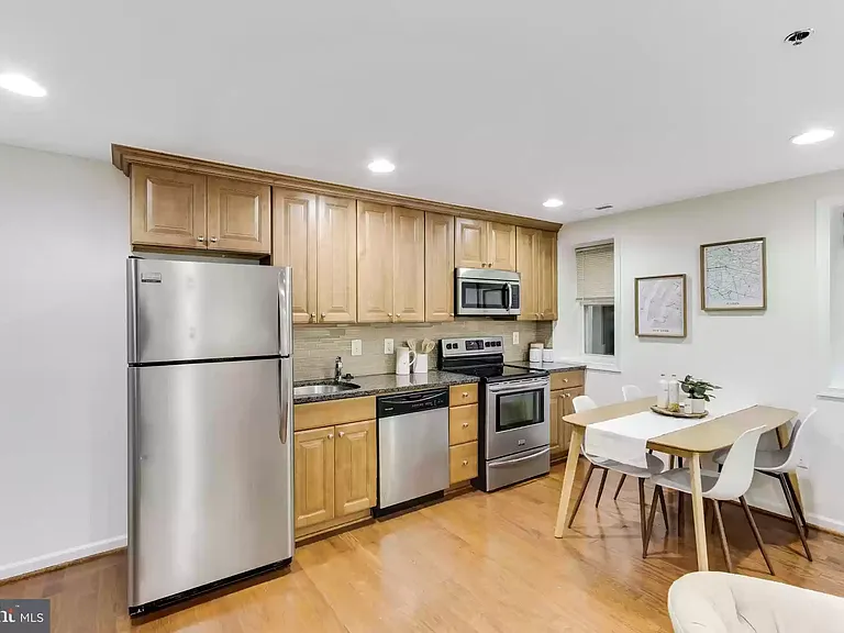 1629 L St NE — Photo 4