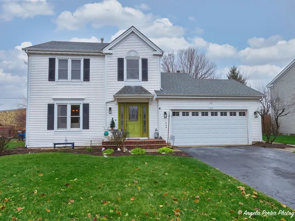 782 Blazing Star Trl, Cary, IL 60013