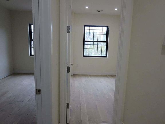 3rd image of 526 Kosciuszko St #2