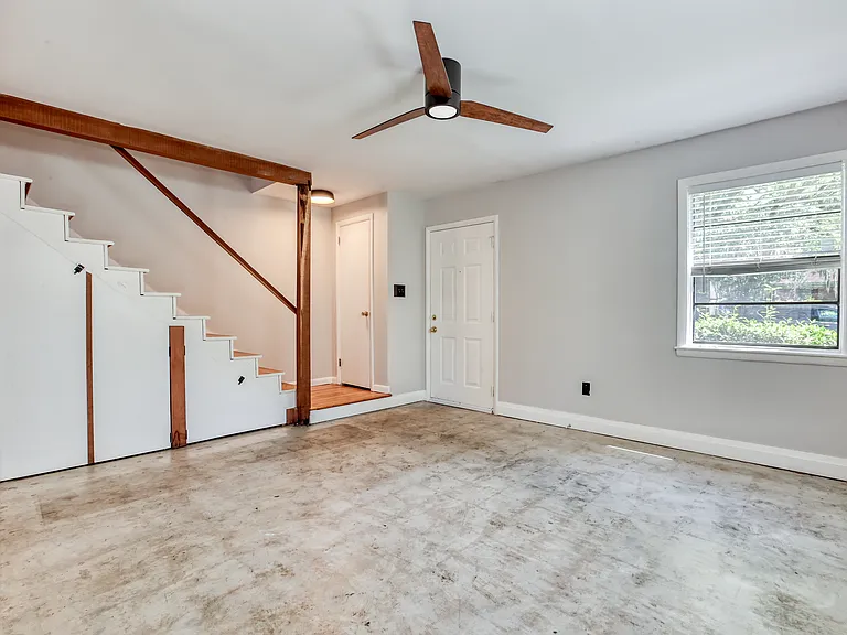 26-28 Columbus Dr — Photo 6