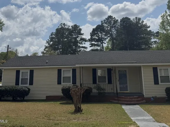325 Tuskeegee Drive, Laurinburg, NC 28352