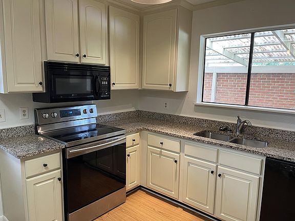 4th image of 164 Villas Ct SE #A