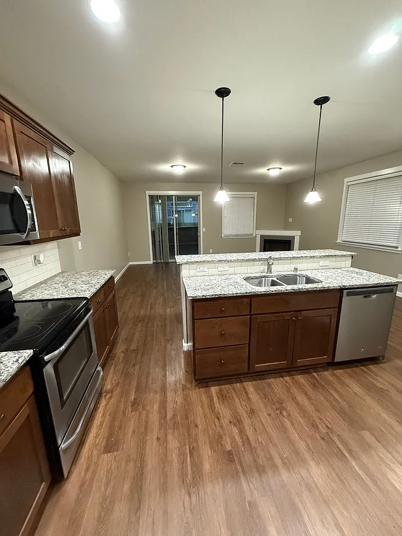 Free Dec Rent Beautiful Luxury Home For Rent!! — Photo 3
