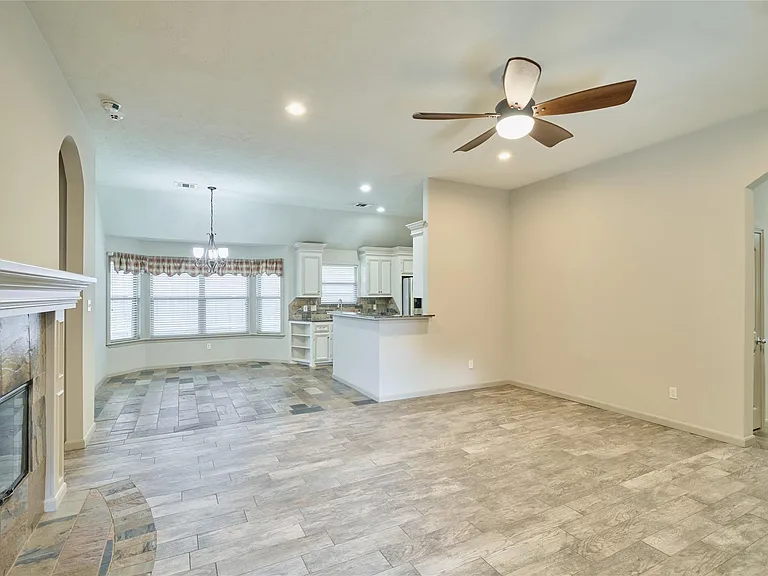 13613 Vail Dr — Photo 7