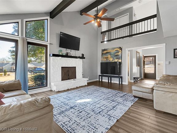 4th image of 9201 Skypark Dr