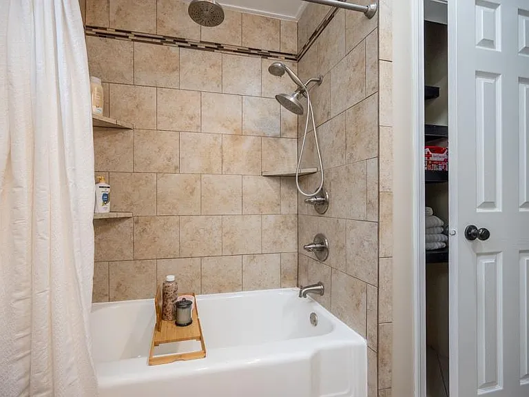 1175 SW Collins Ave — Photo 8