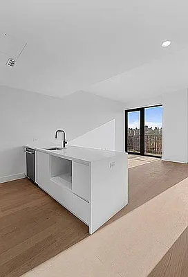 Rented by West 124th Manager LLC | media 32