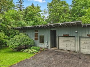 7712 Blackford Dr, Chagrin Falls, OH 44022