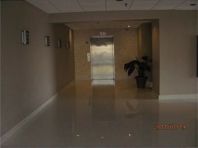 4th image of 555 NE 30th St APT 702