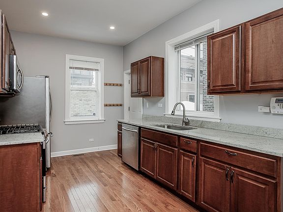 4th image of 1935 N Honore St #Ch
