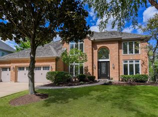 7 Marywood Trl, Wheaton, IL 60189