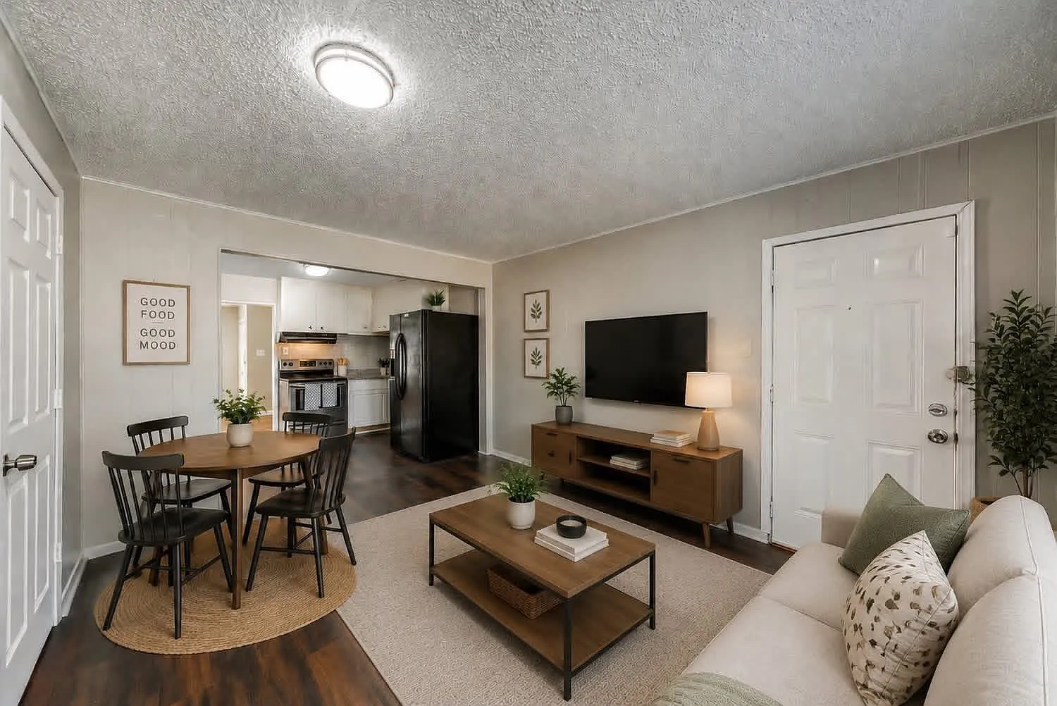 3 bed, 1192 sqft, $1,600 — Photo 1
