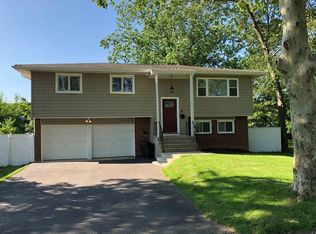 607 Pinto St, Babylon, NY 11702