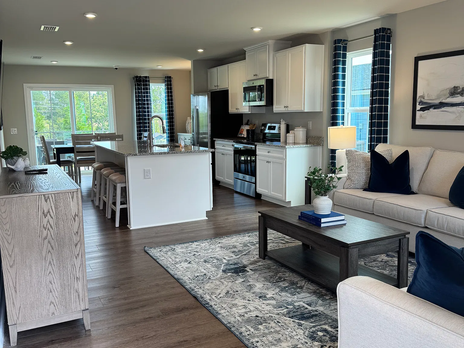2 bed, 1153 sqft, $1,700 — Photo 2