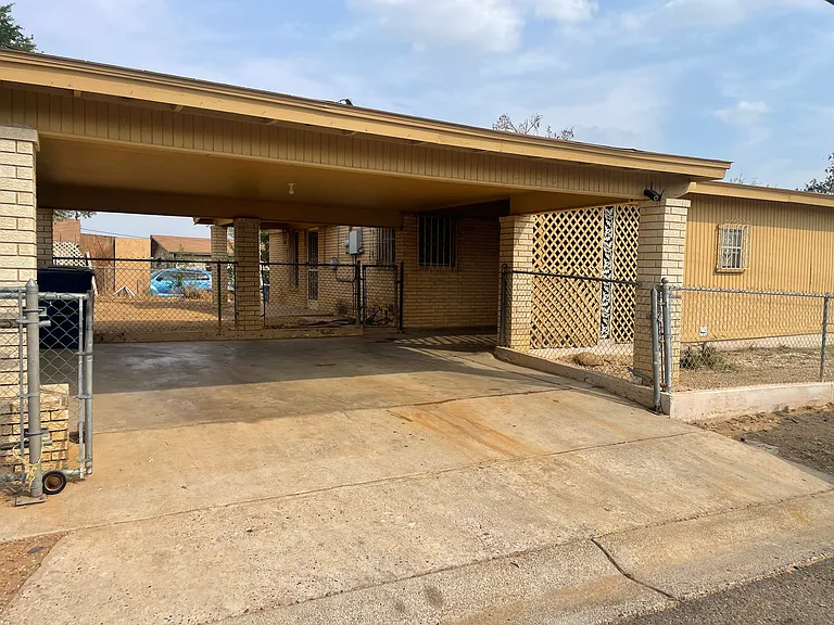 1102 E Lane St — Photo 4