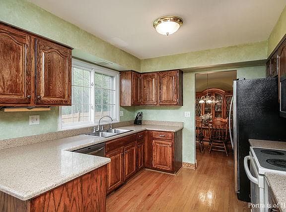 5th image of 459 Waterbury Ct