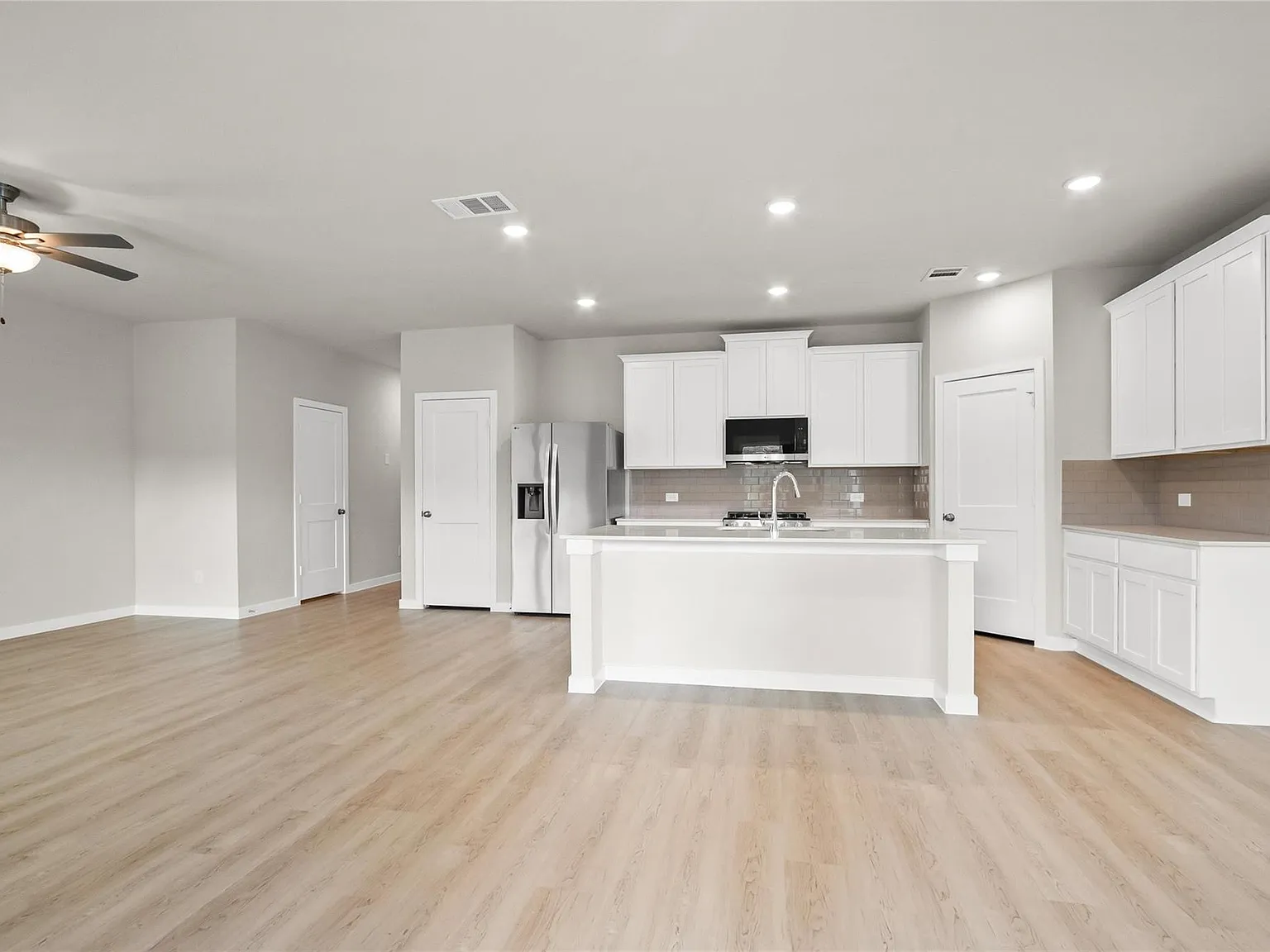 3 bed, 2.5 bath, 1952 sqft, $2,300 — Photo 4